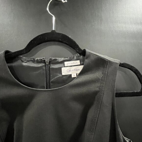 Calvin Klein, Little black dress. - Picture 2 of 5